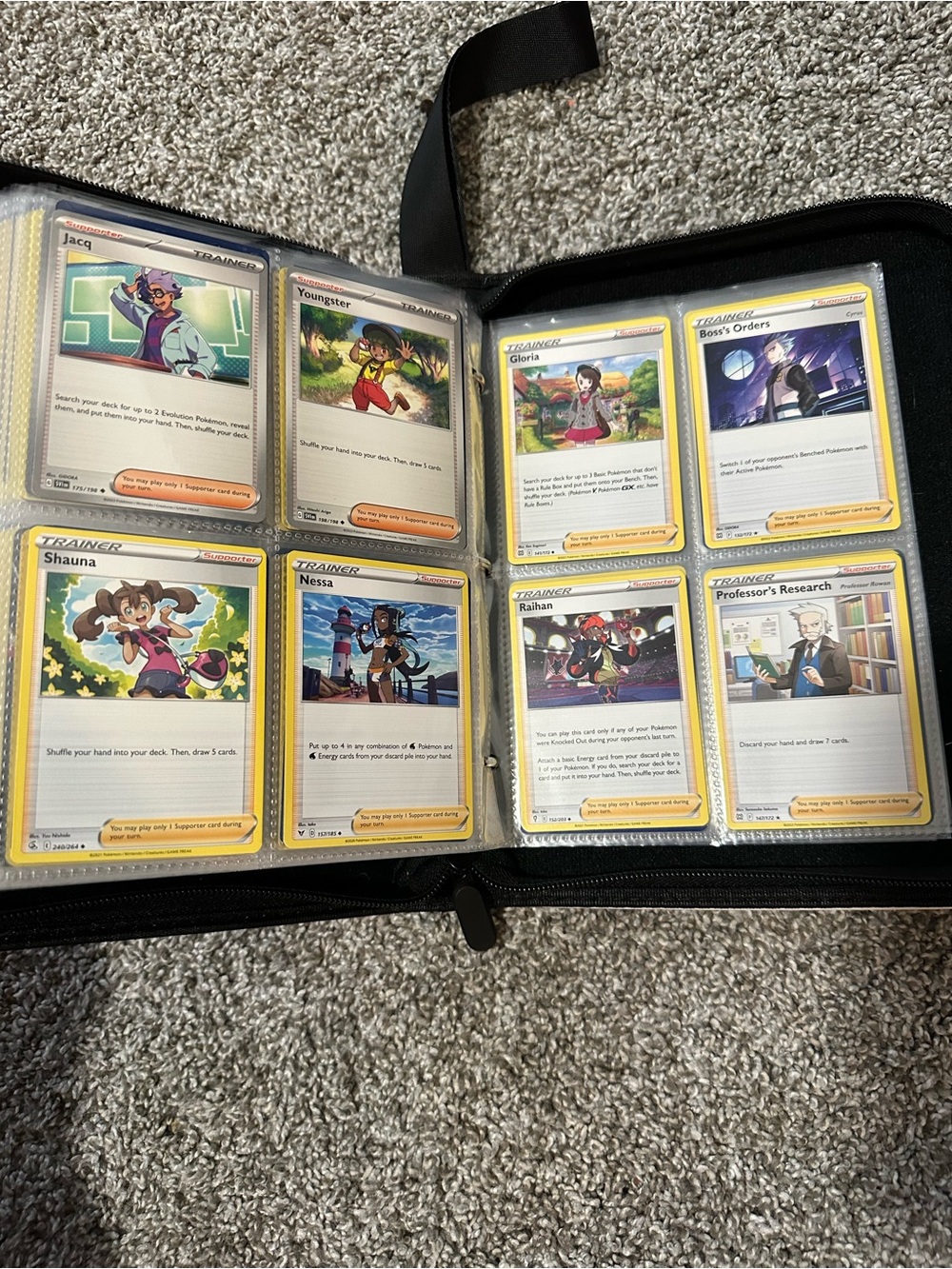 Pokémon Binder Filled with 400+ Cards! - Picture 11 of 12